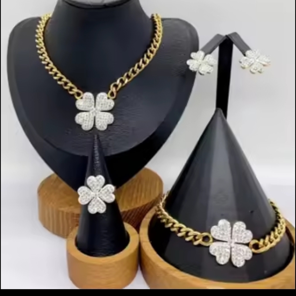 Elegant Gold and Silver Floral Necklace Set